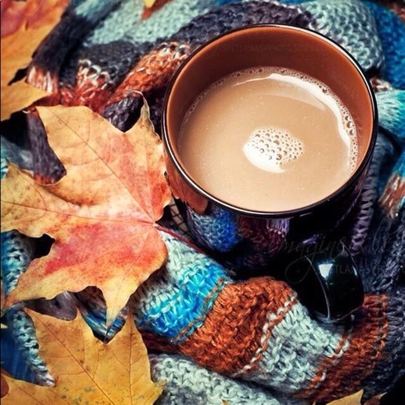 MEET YOUR POSHER, JULIA - Picture 2 of 15